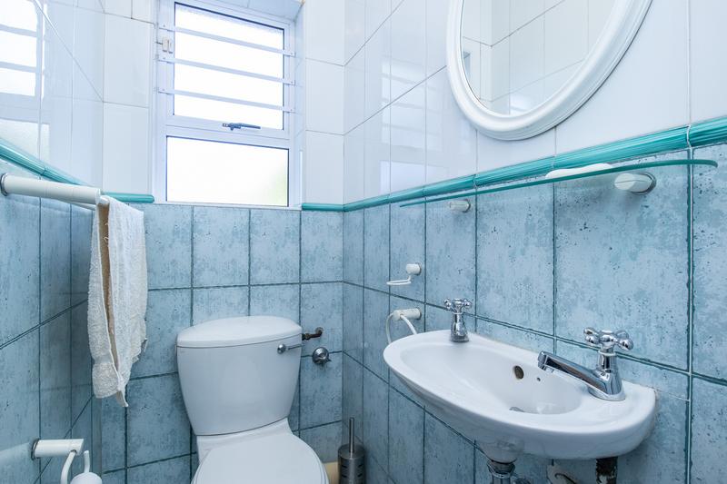5 Bedroom Property for Sale in Constantia Western Cape